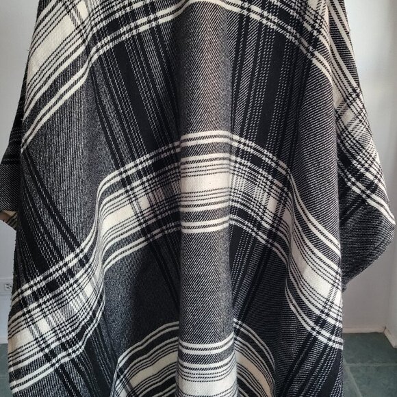 Talbots Black and White Wool Poncho (Size: One size fits most) - Picture 4 of 13